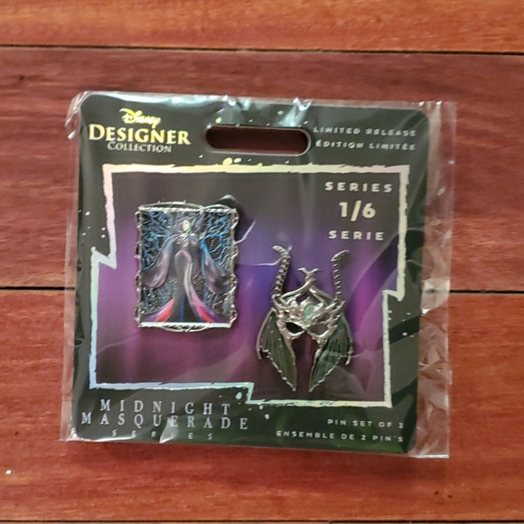 Maleficent Midnight Masquerade Pin set 1/6 - Picture 2 of 2